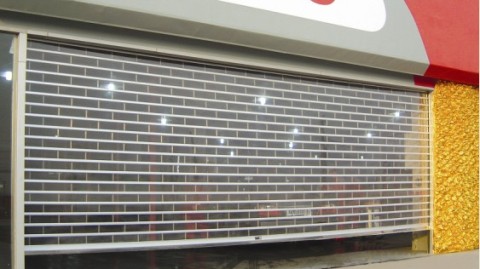 低预算旧房翻新｜上海助门水晶卷帘门安装避坑，花几千块让老房秒变新屋