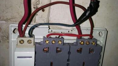 低预算旧房翻新避坑｜成都老房装错插座，烧坏电器损失上万！