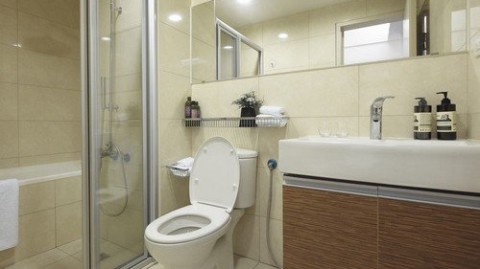 低预算广州旧房翻新｜2平米卫生间这样装，花小钱住新家